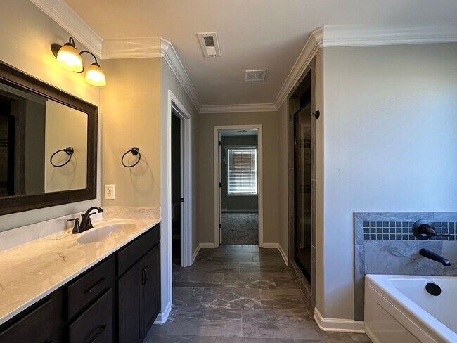 Building Photo - Beautiful 4 bedroom 2 1/2 Bath Home For Rent!