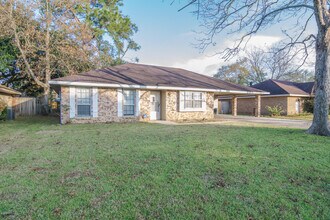 Building Photo - 111 Valencia Dr