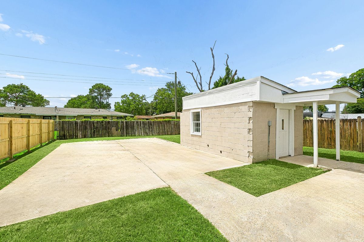 Building Photo - 710 West Dr