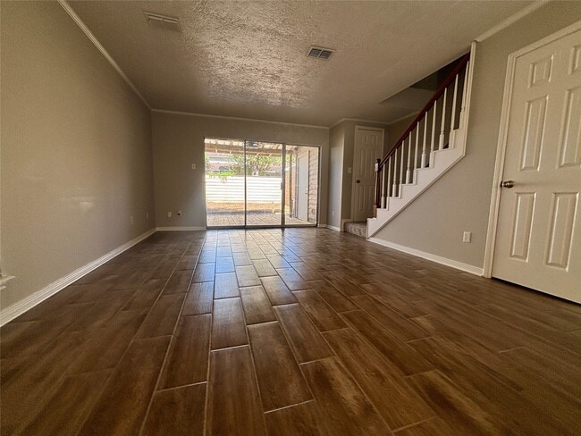Building Photo - 2030 Plantation Dr