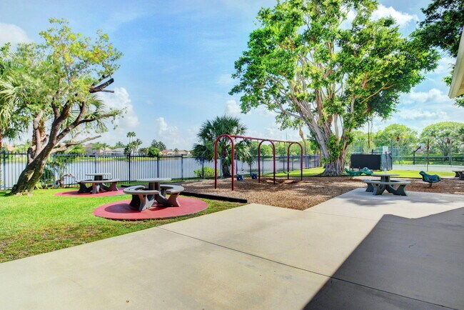 Building Photo - 10872 Tamoron Ln