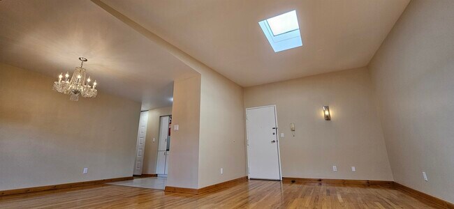 Building Photo - 416 68th St