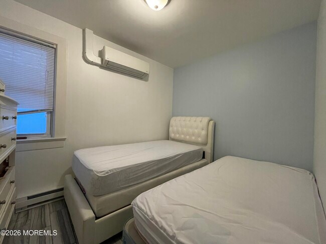 Building Photo - 90 Poplar Ave