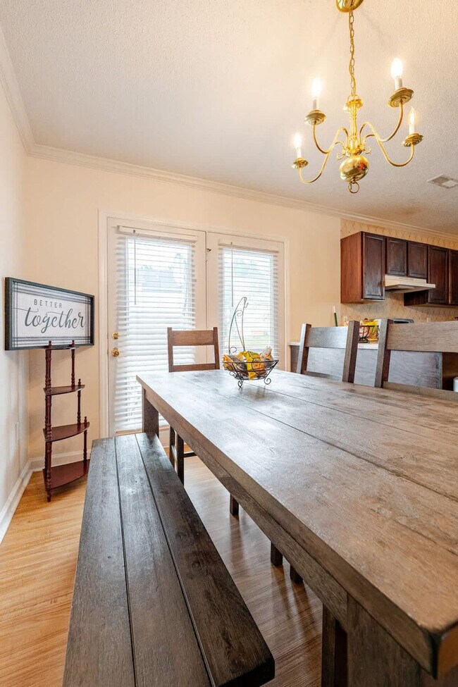 Building Photo - 305 Humble Rd