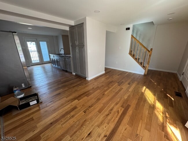 Building Photo - 87 Fairview Ave