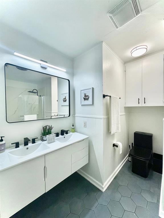 Building Photo - 1582 Valley Dr