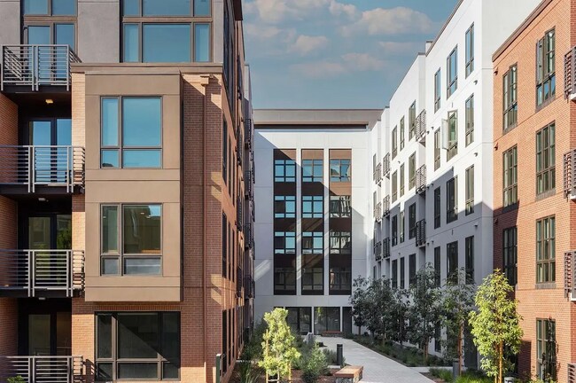 Building Photo - 401 Willow Ave