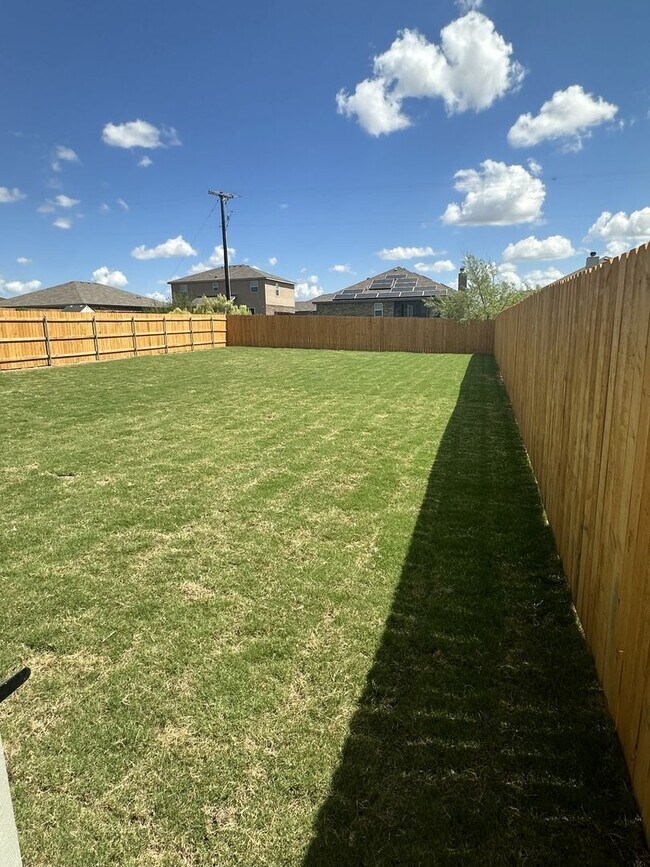 Building Photo - 3 Bedroom Home just MINUTES from Ft Hood!