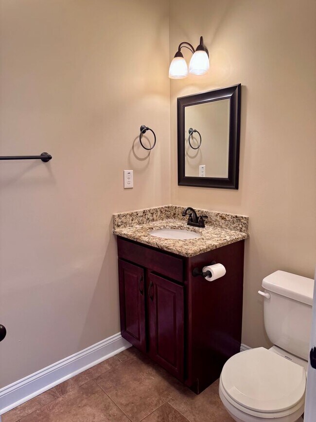 Building Photo - Beautiful Home Located in Farmington Subdivision. 3 Bedrooms, 3.5 baths, Bonus with Wet Bar!