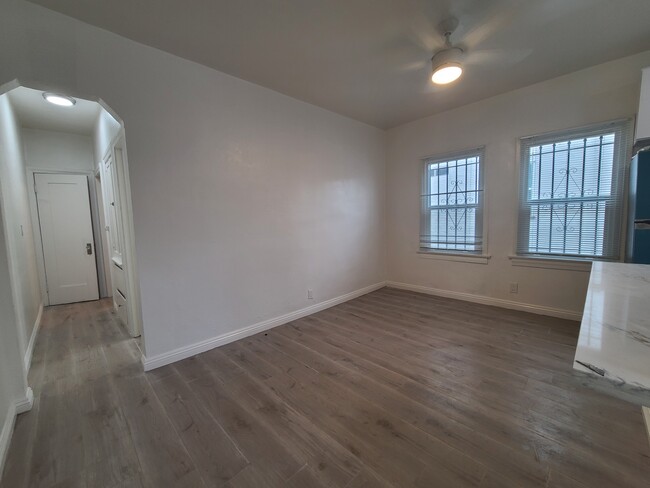 Building Photo - 512 N Spaulding Ave