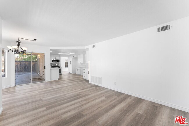 Building Photo - 37105 Zinnia St