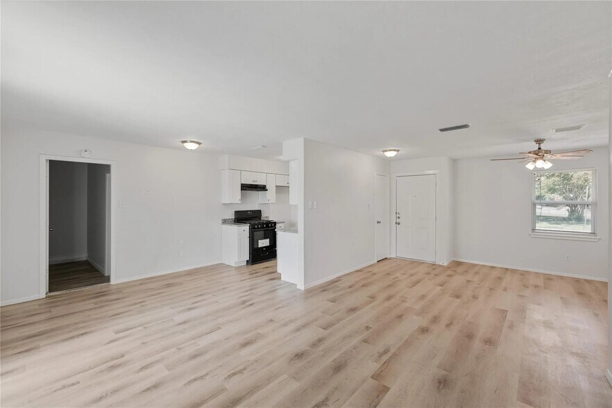 Building Photo - 3536 Softcloud Dr