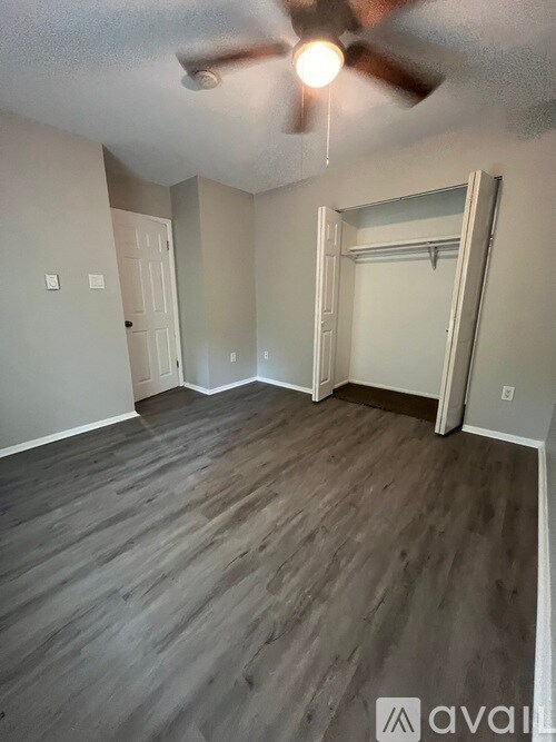 Building Photo - 536 W Loch Lomond Dr