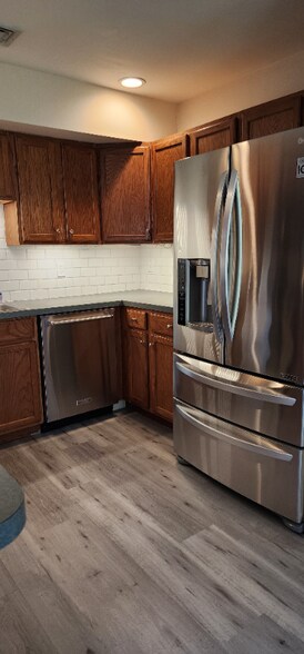 Building Photo - 1250 Hunters Ridge Dr