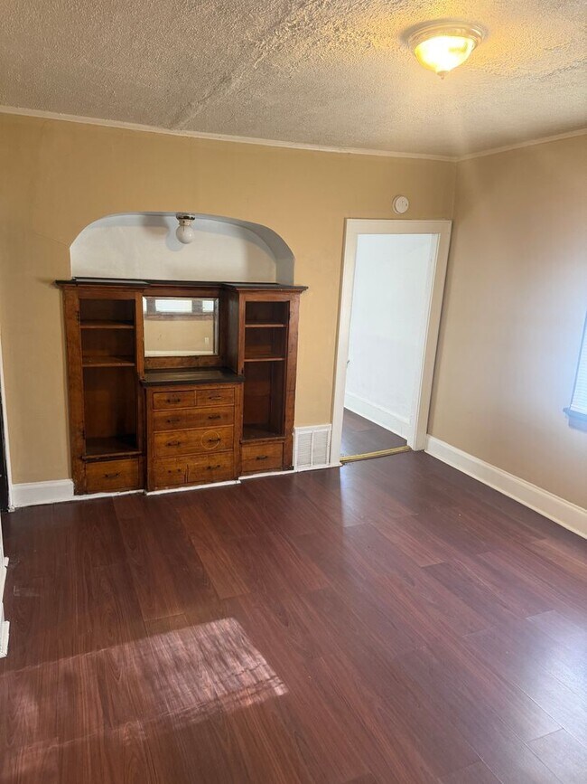 Building Photo - 2335 W Burleigh St