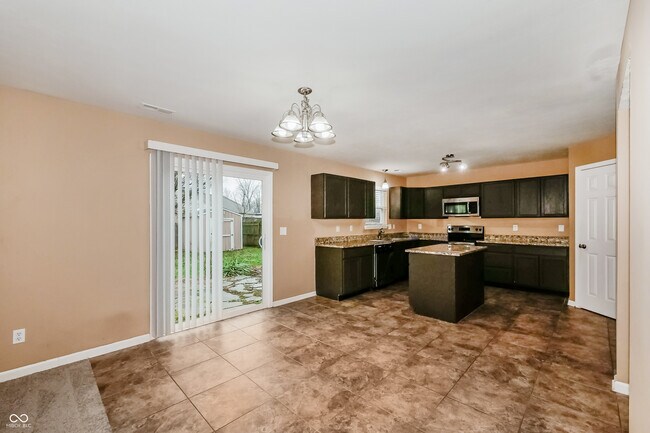 Building Photo - 8144 Wood Hollow Ln