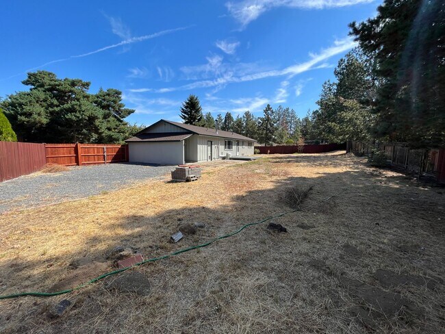 Building Photo - Great 3 Bed/2 Bath Single Family Home in NE Bend - Pheasant Court