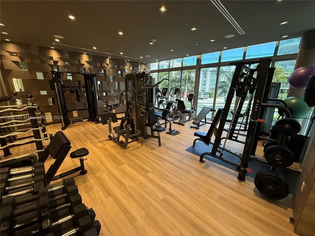 Building Photo - 9940 W Bay Harbor Dr