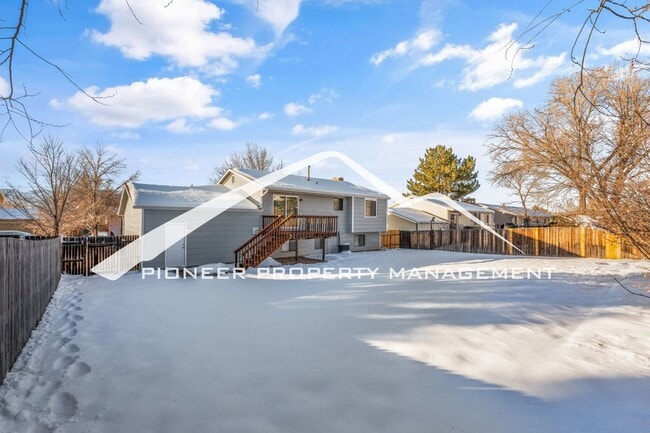 Building Photo - Spacious Split-Level Home in D20 with Mountain Views, 2 Car Garage, Fenced Yard and AC!