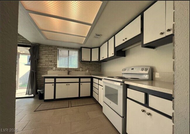 Building Photo - 5247 Lisagayle Ct