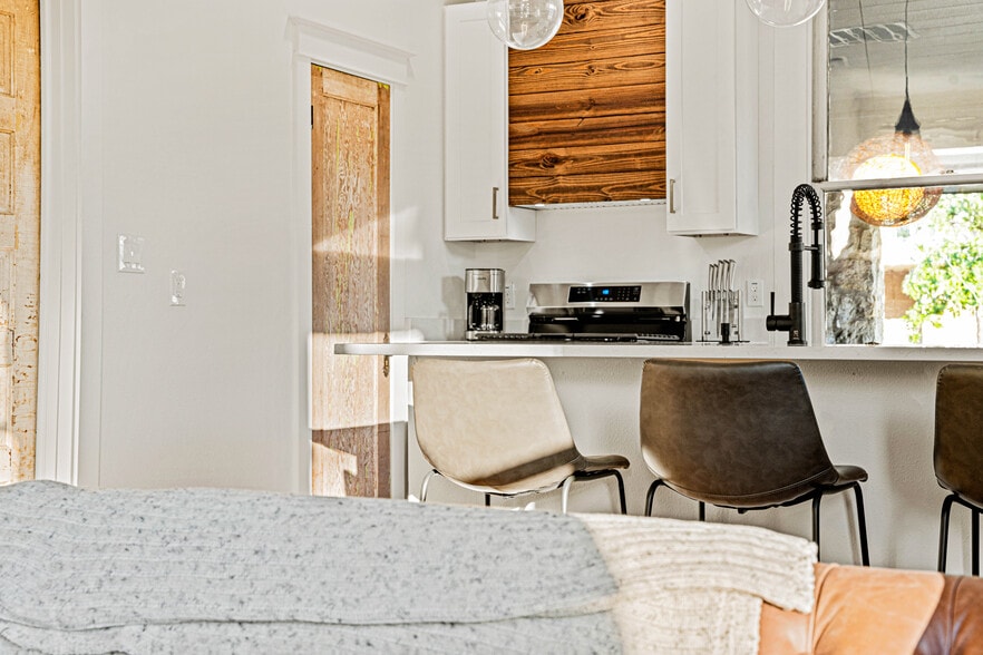 Building Photo - 540 Adams St