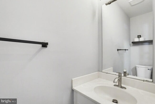 Building Photo - 216 Scott St