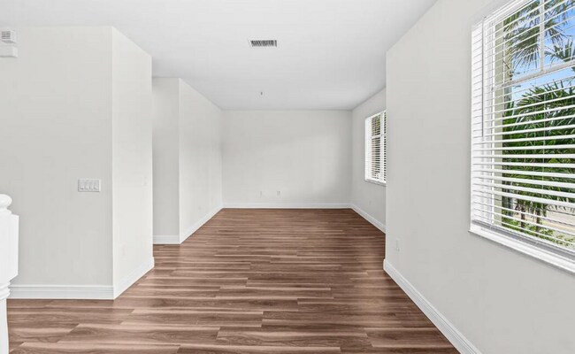 Building Photo - 536 NW 39th Cir
