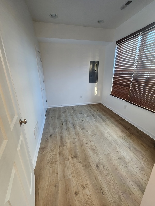 Building Photo - 1233 Parish Ave