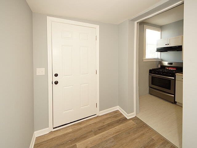 Building Photo - Charming 2-Bedroom Retreat in Vibrant Charleston  Perfect for Cozy Living!