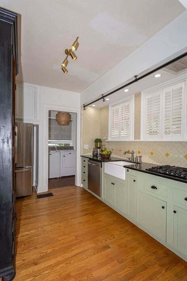 Building Photo - Spacious 4-Bedroom 1930's Mediterranean Home in College Park