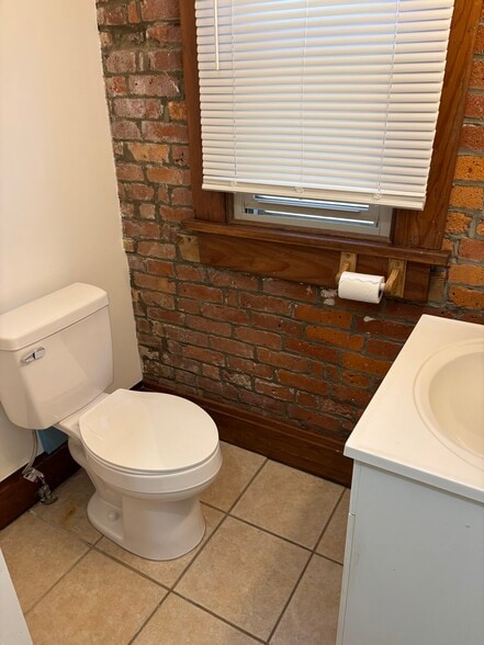 Bathroomstorage - 1360 S High St