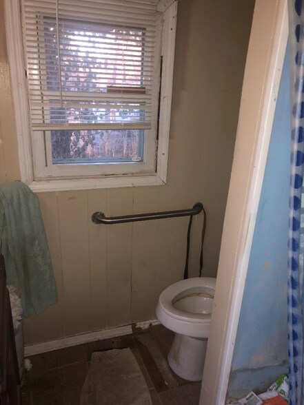 Building Photo - 8438 High St