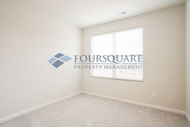 Building Photo - Townhome | 2nd Floor Back Deck | Washer/ D...