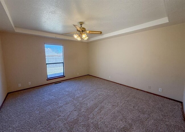 Building Photo - 2205 Shamrock Dr