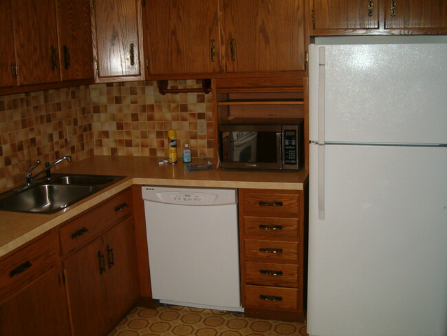 Kitchen - 2912 State Hill Rd