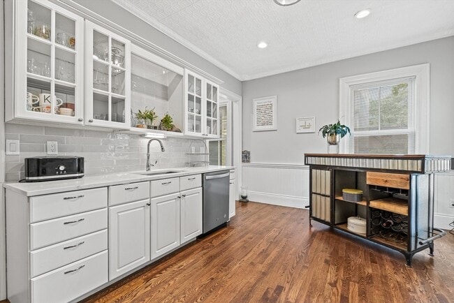 Building Photo - 65 Church St