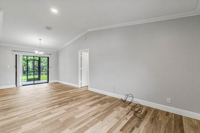Building Photo - 1849 Tulip Ln