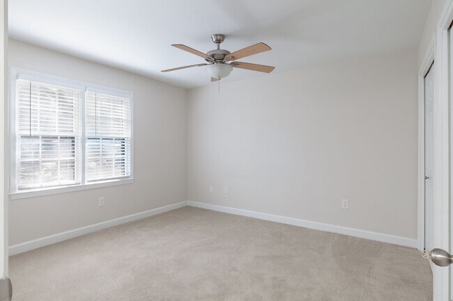 Building Photo - Spacious 2/2 Condo w/ Great Roommate Setup!