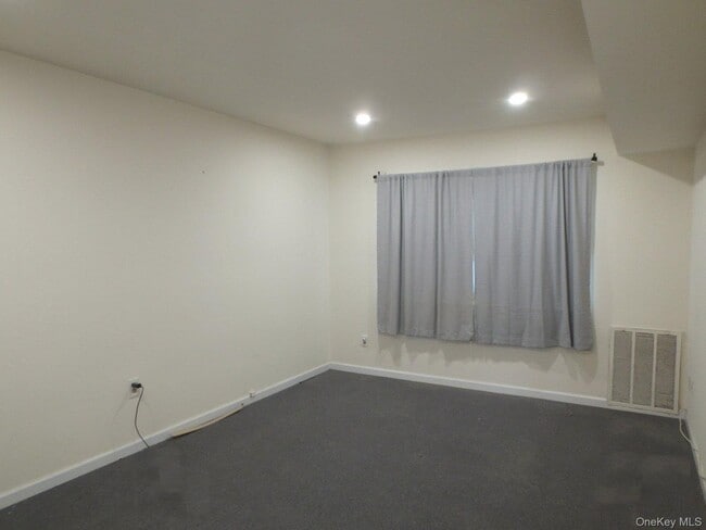 Building Photo - 106 Mariners Way