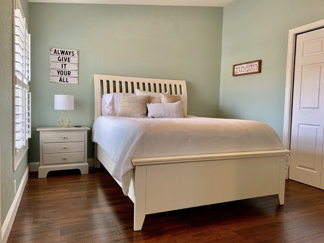 Building Photo - Beautiful Furnished Condo in Coconut Shores VIII