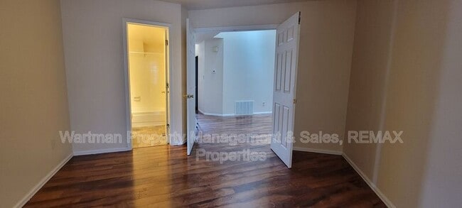 Building Photo - 4560 Excalibur Ct