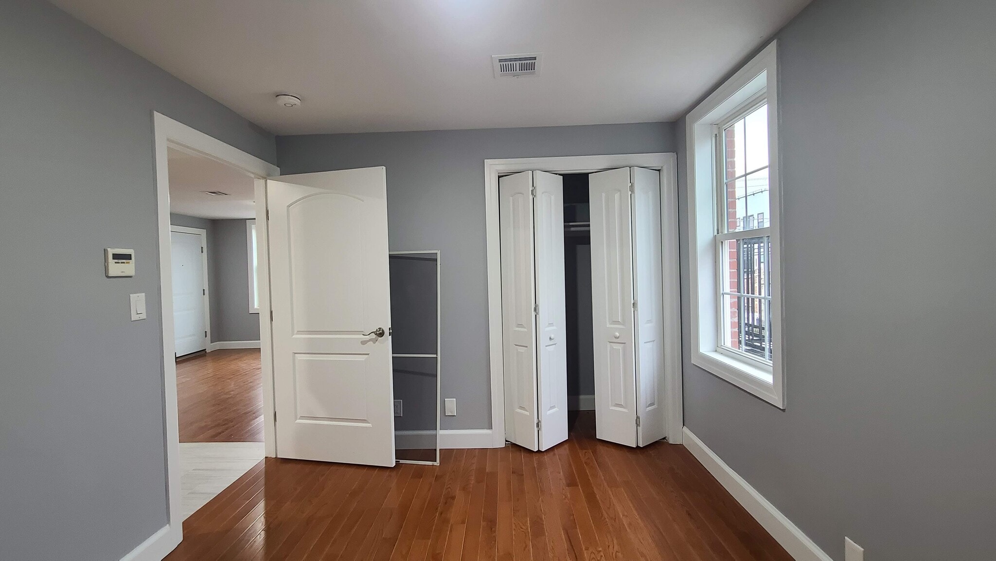 Building Photo - 100 Griffith St