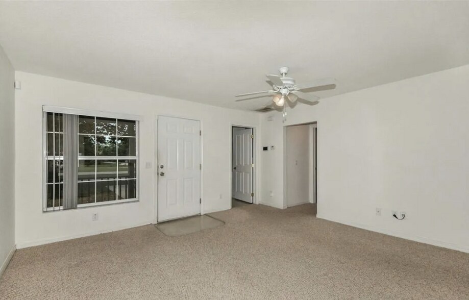 Building Photo - 2131 N Pine Cone Ave