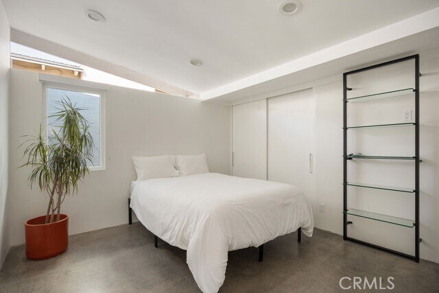 Building Photo - 2015 Irvine Ave