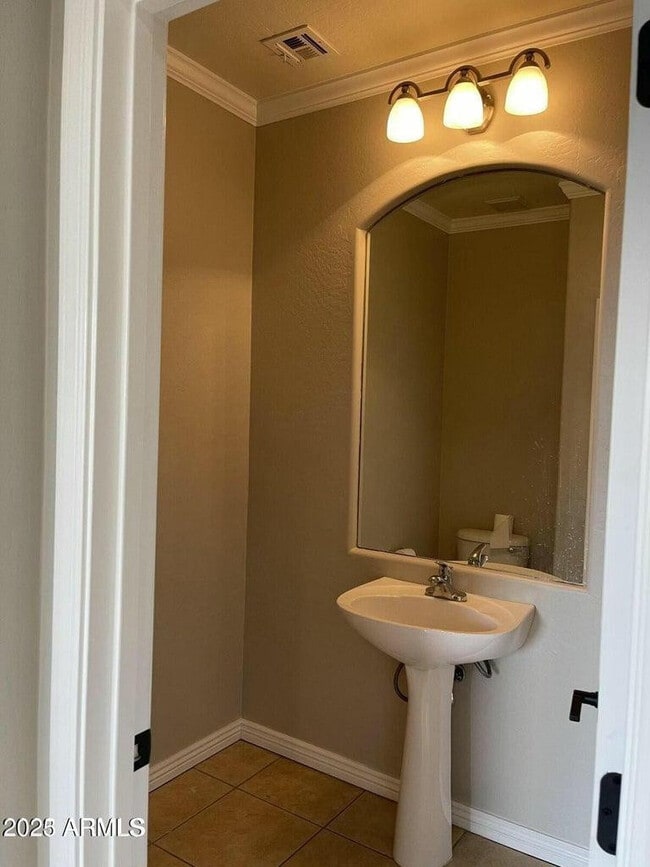 Building Photo - 3117 S Southwind Dr