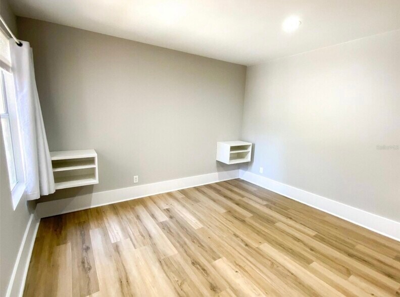 Building Photo - 1400 Gandy Blvd N