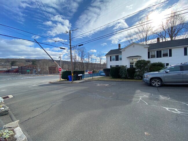 Building Photo - 54 Bridge St