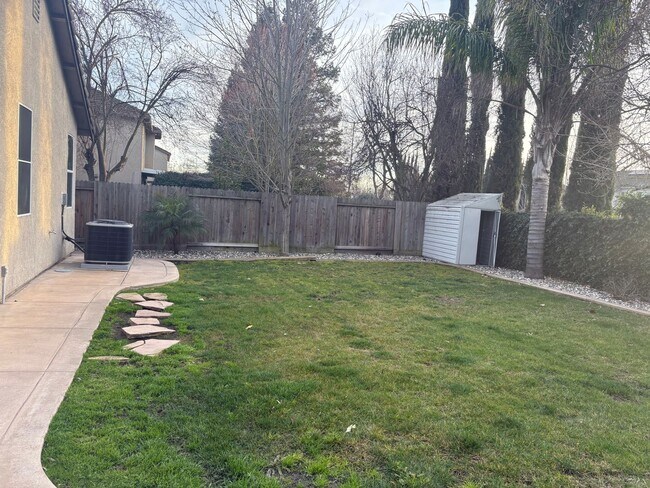 Building Photo - Lovely 4bed/2bath Home in West Sacramento