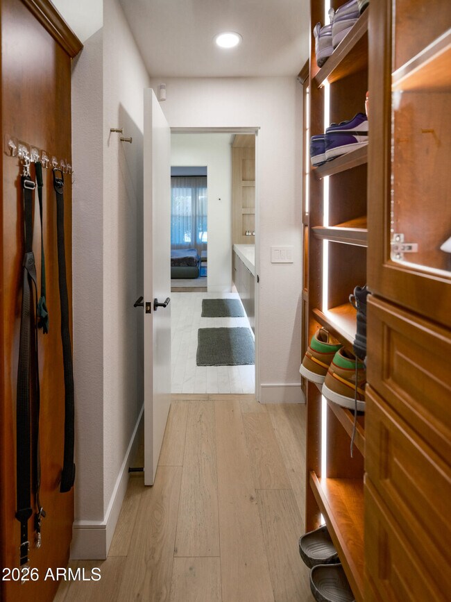 Building Photo - 2024 E Granite View Dr