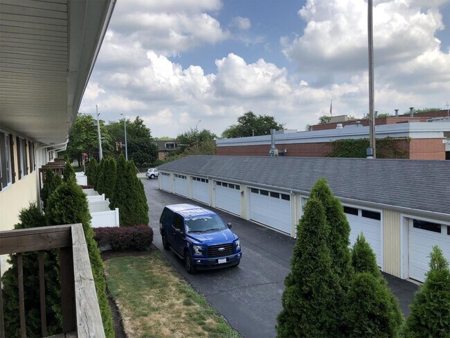 Building Photo - 508 N Cass Ave